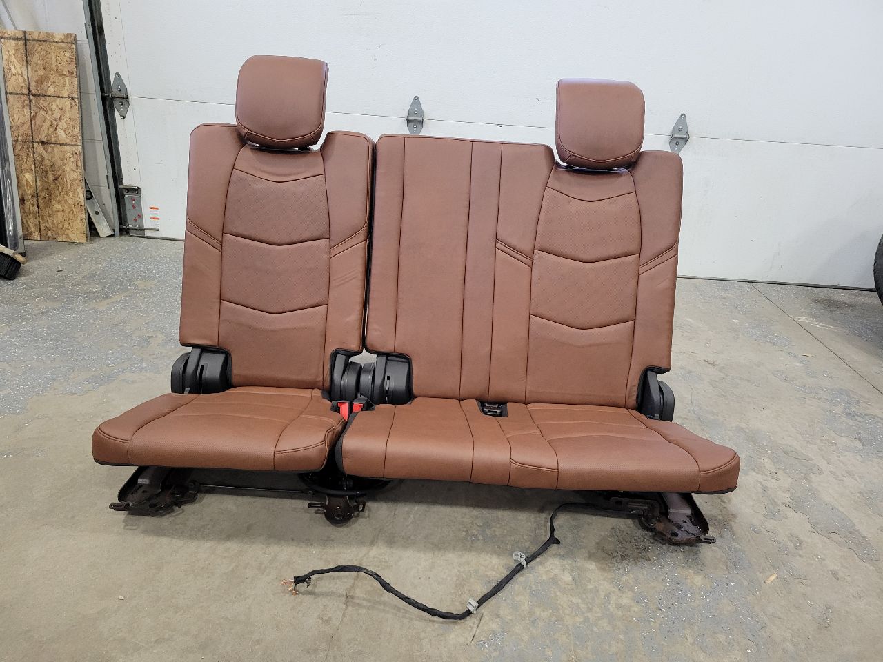 2019 ESCALADE THIRD ROW POWER FOLDING SEAT BROWN 32230 - image 2