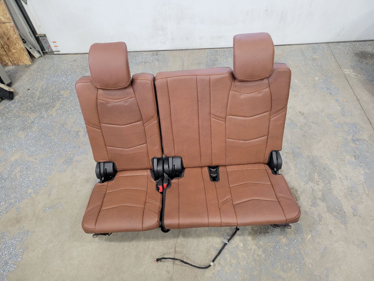 2019 ESCALADE THIRD ROW POWER FOLDING SEAT BROWN 32230 - image 3