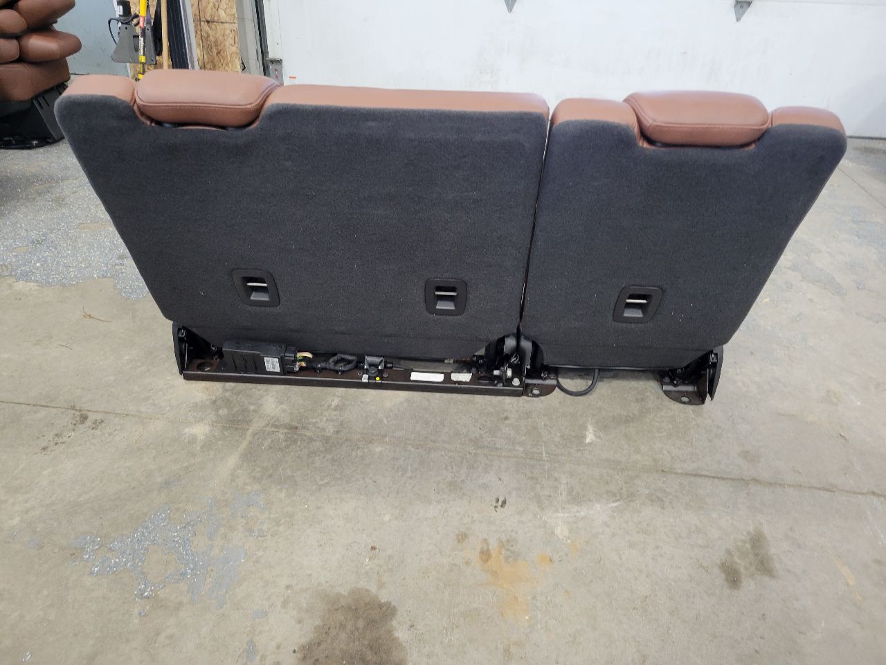 2019 ESCALADE THIRD ROW POWER FOLDING SEAT BROWN 32230 - image 7