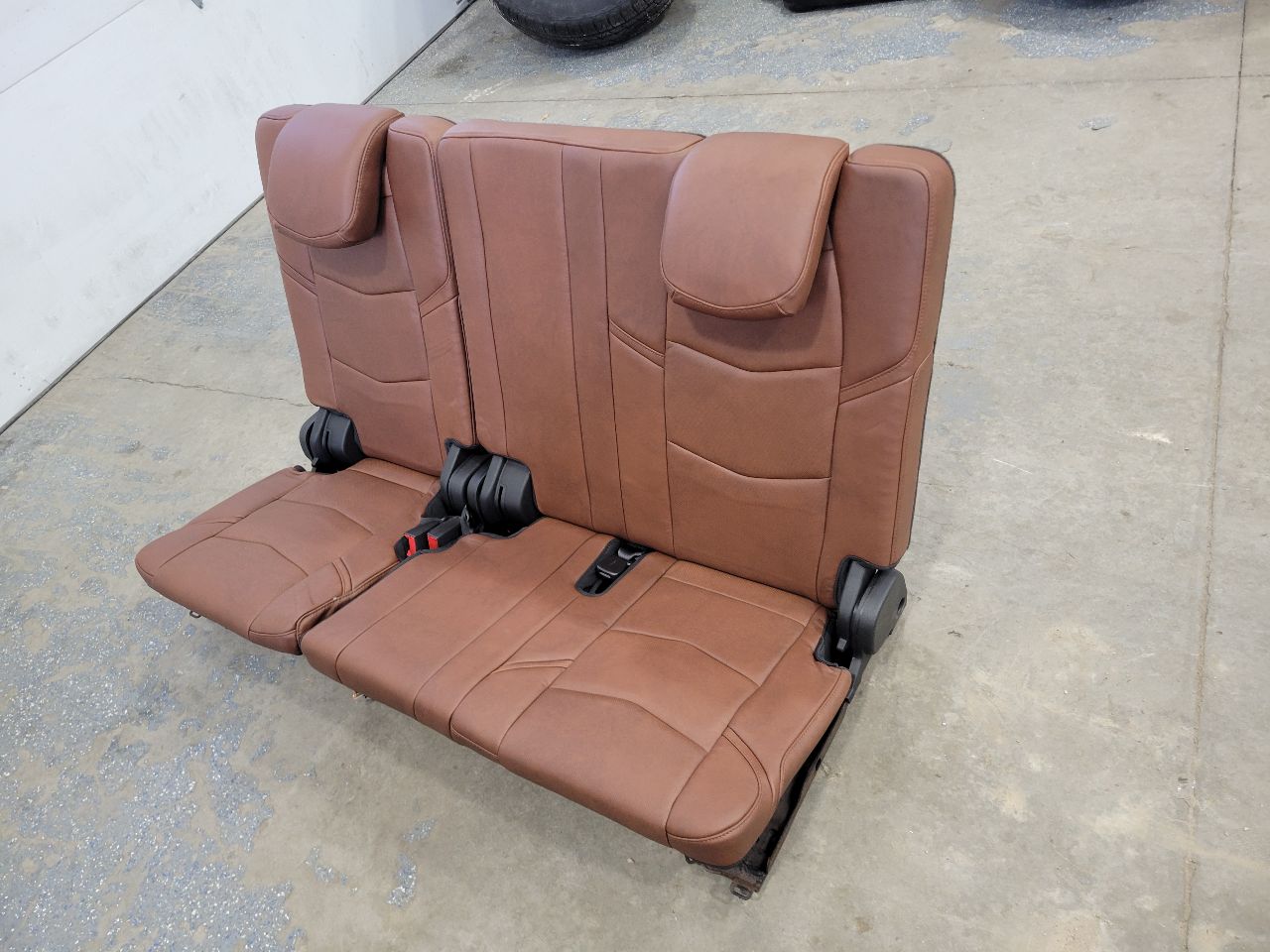 2019 ESCALADE THIRD ROW POWER FOLDING SEAT BROWN 32230 - image 9