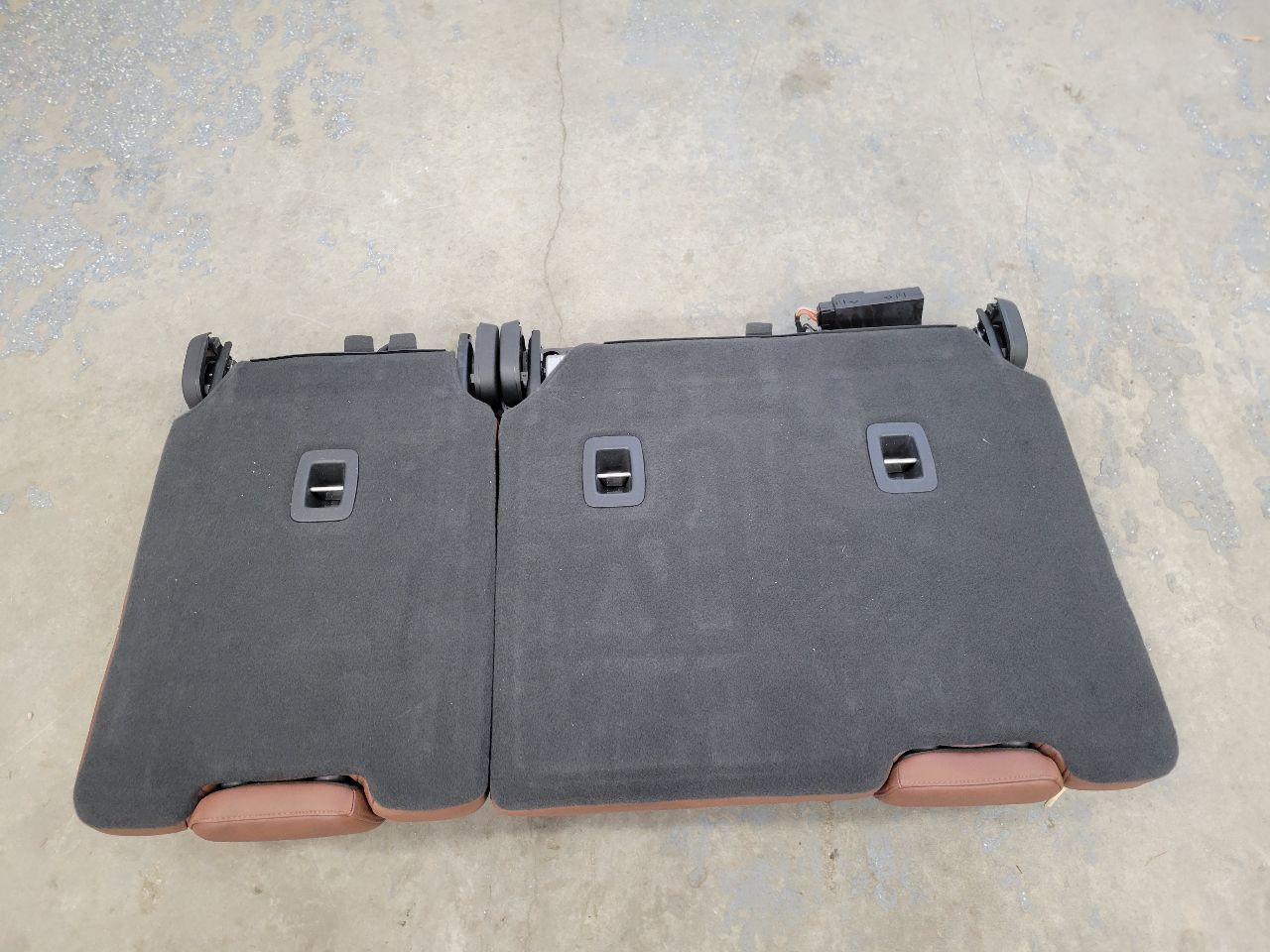 2019 ESCALADE THIRD ROW POWER FOLDING SEAT BROWN 32230 - image 10