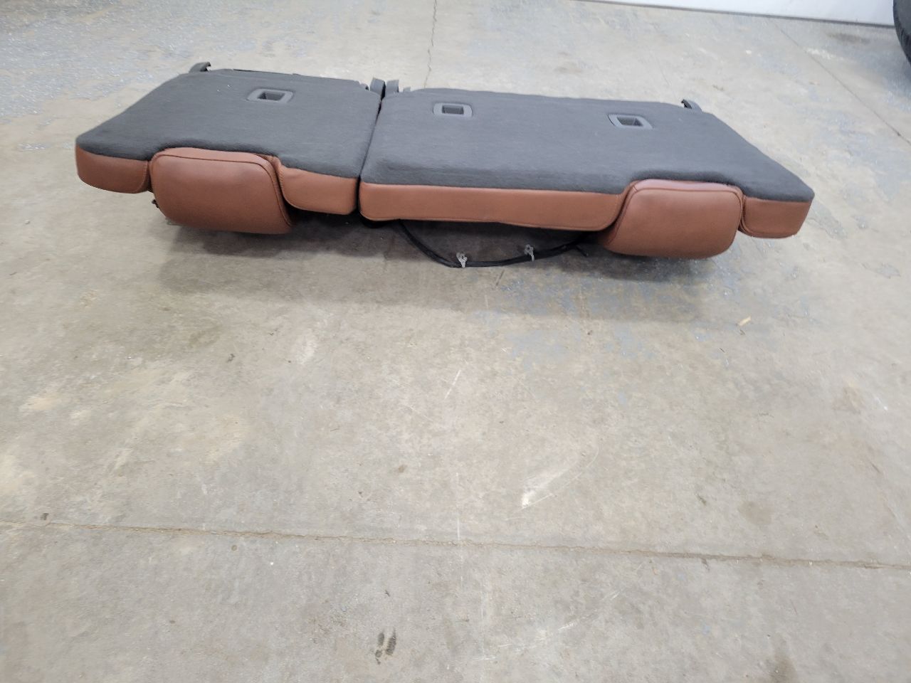 2019 ESCALADE THIRD ROW POWER FOLDING SEAT BROWN 32230 - image 11