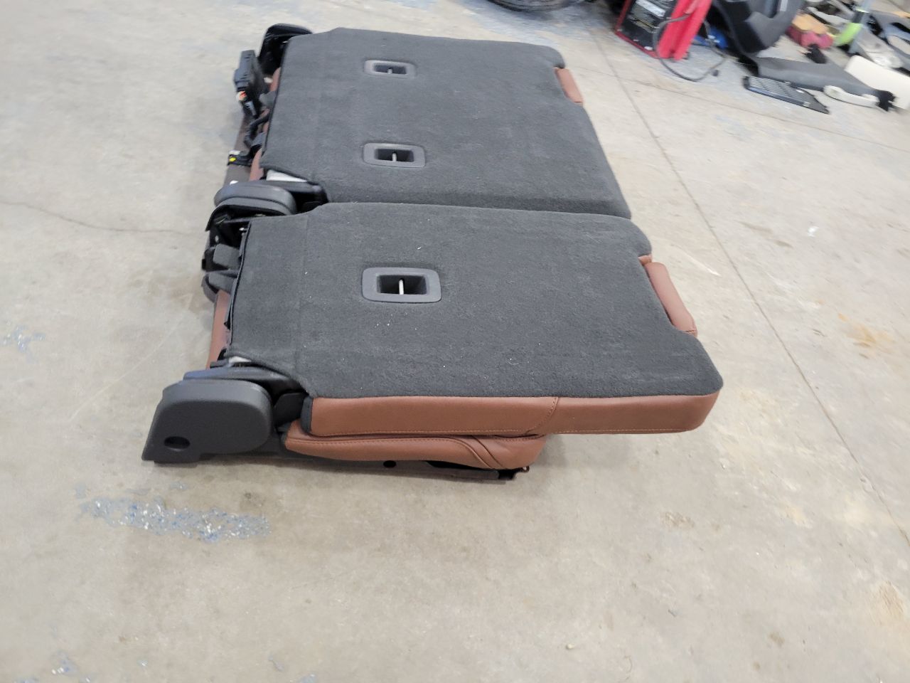 2019 ESCALADE THIRD ROW POWER FOLDING SEAT BROWN 32230 - image 12