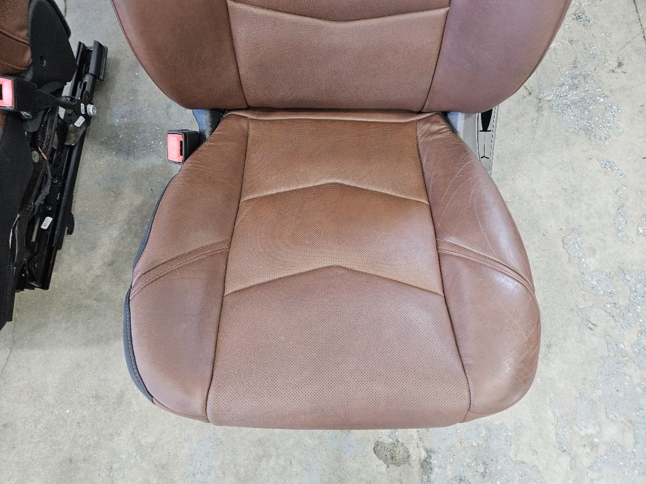 2019 ESCALADE FRONT SEATS BROWN W/LANE KEEP ASSIST 32240 - image 5