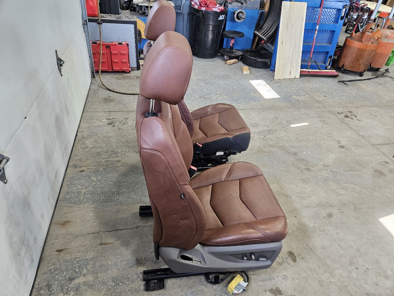 2019 ESCALADE FRONT SEATS BROWN W/LANE KEEP ASSIST 32240 - image 9