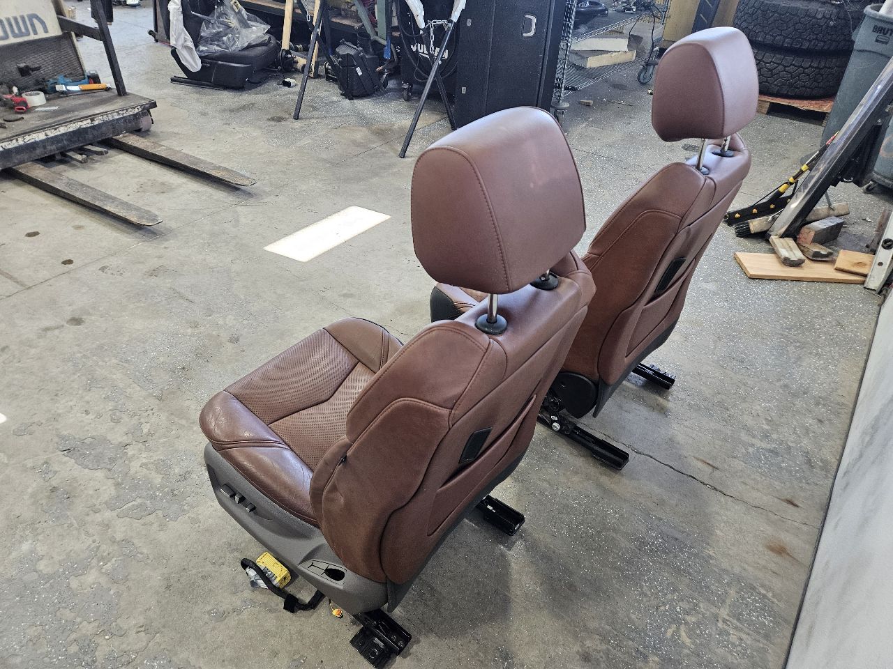 2019 ESCALADE FRONT SEATS BROWN W/LANE KEEP ASSIST 32240 - image 12