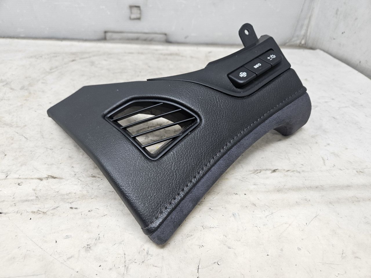 2019 ESCALADE HUD SWITCH & BLACK TRIM PANEL 32243 - image 2