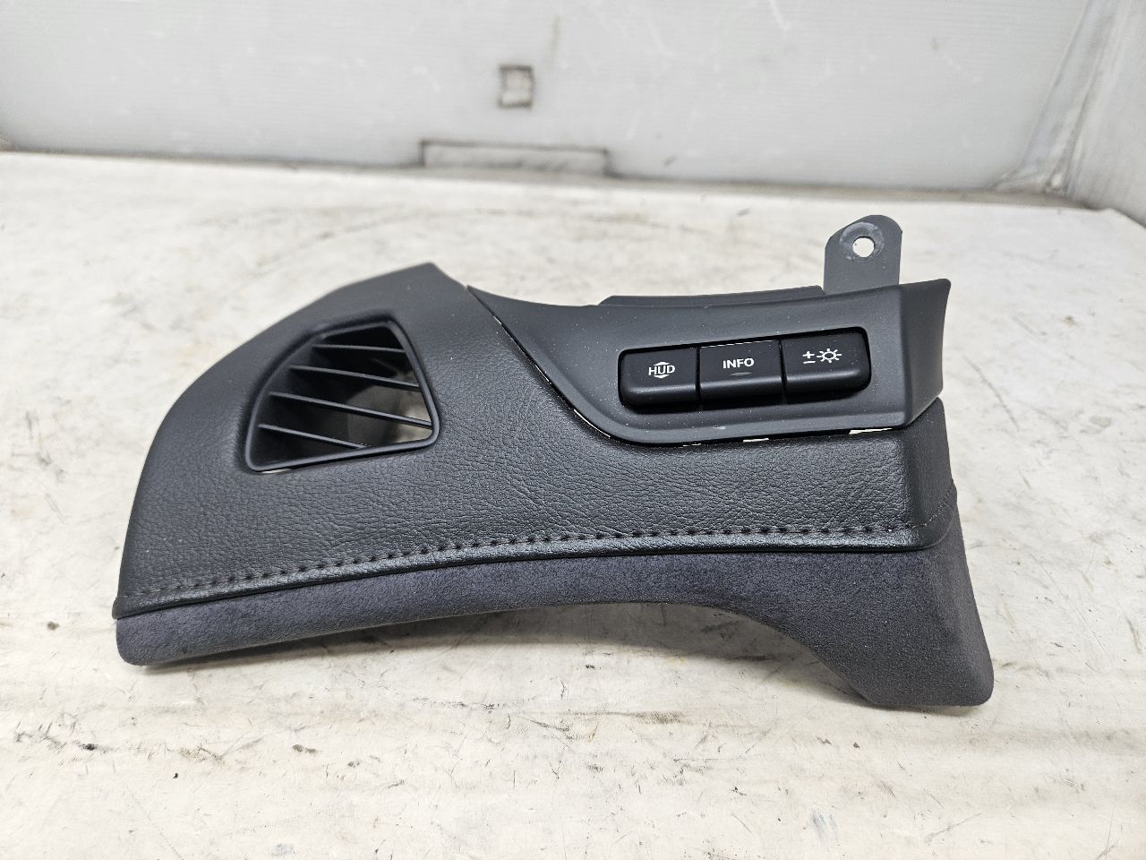 2019 ESCALADE HUD SWITCH & BLACK TRIM PANEL 32243 - image 4