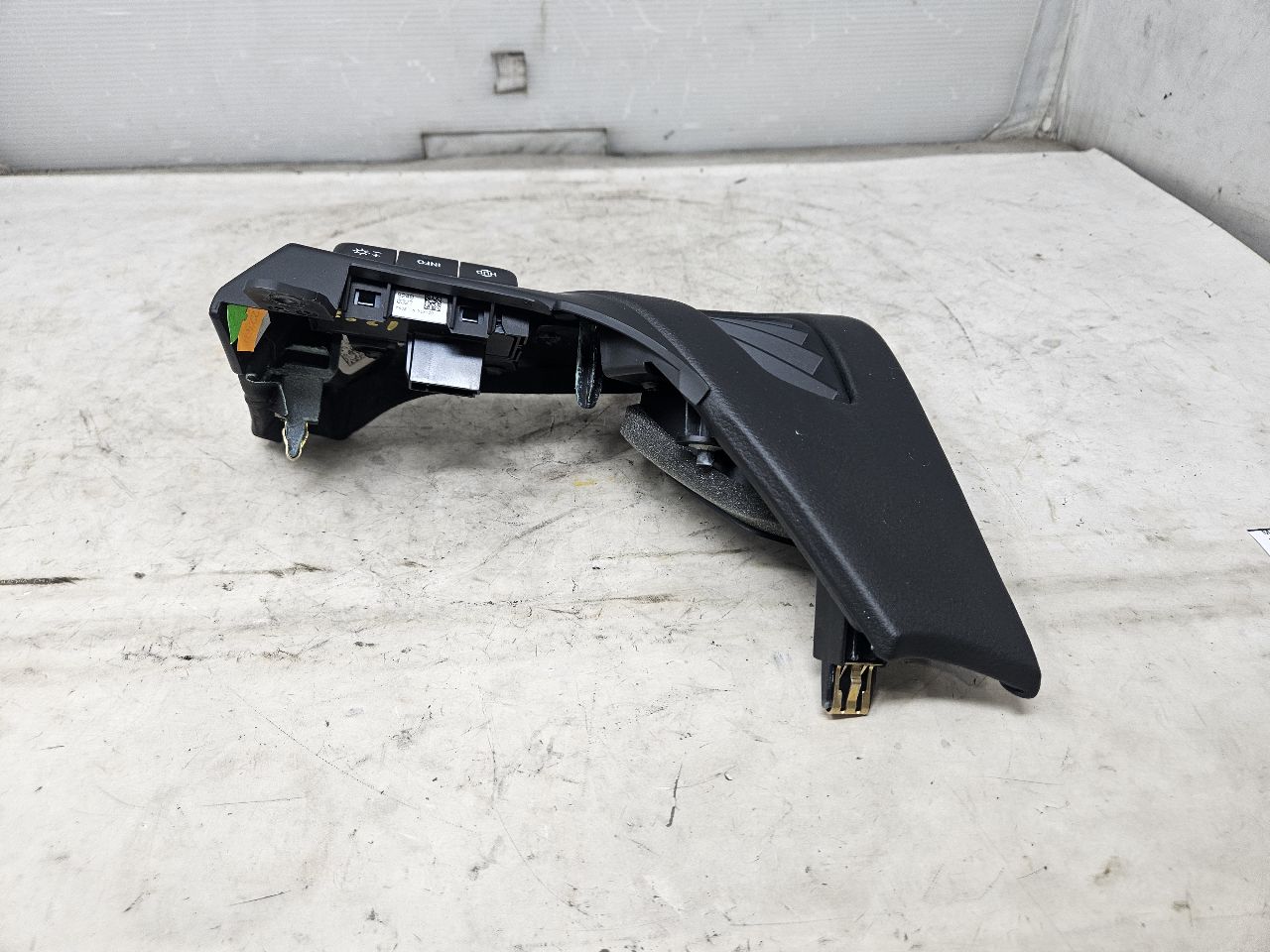2019 ESCALADE HUD SWITCH & BLACK TRIM PANEL 32243 - image 7