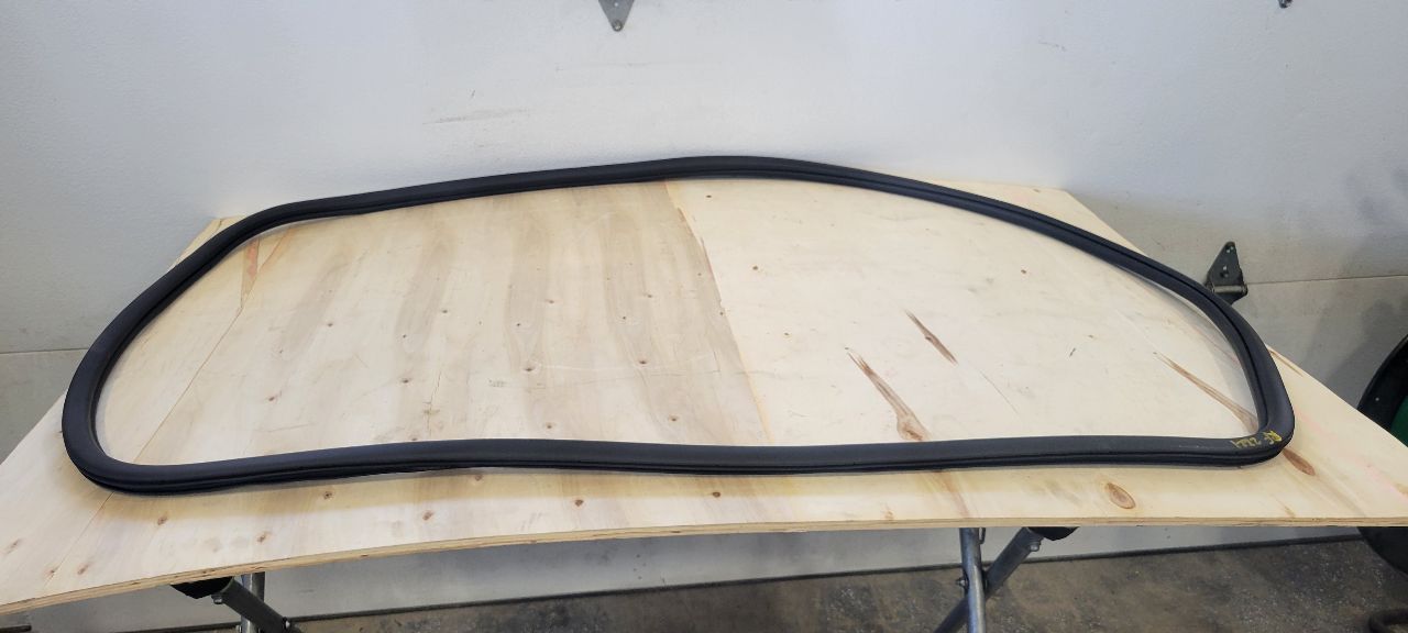 2019 ESCALADE FRONT RH DOOR WEATHERSTRIP 32248 - image 1