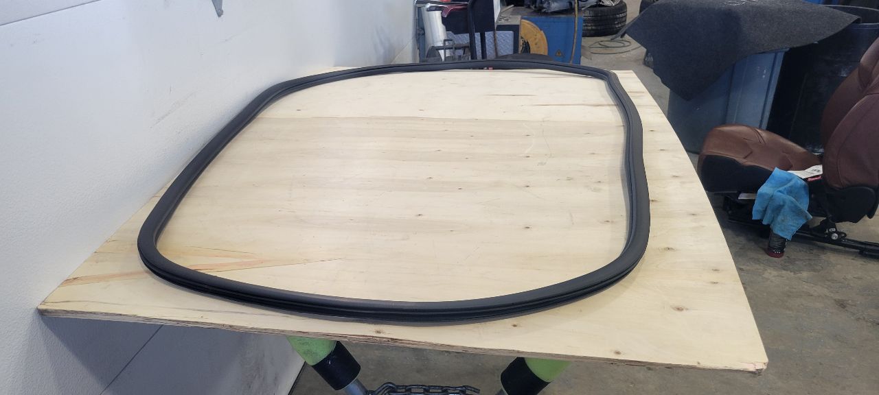 2019 ESCALADE FRONT RH DOOR WEATHERSTRIP 32248 - image 3