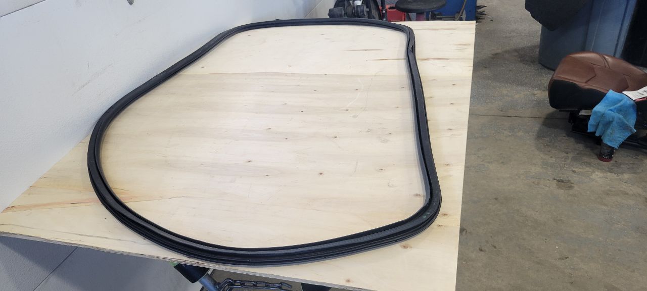 2019 ESCALADE FRONT RH DOOR WEATHERSTRIP 32248 - image 8