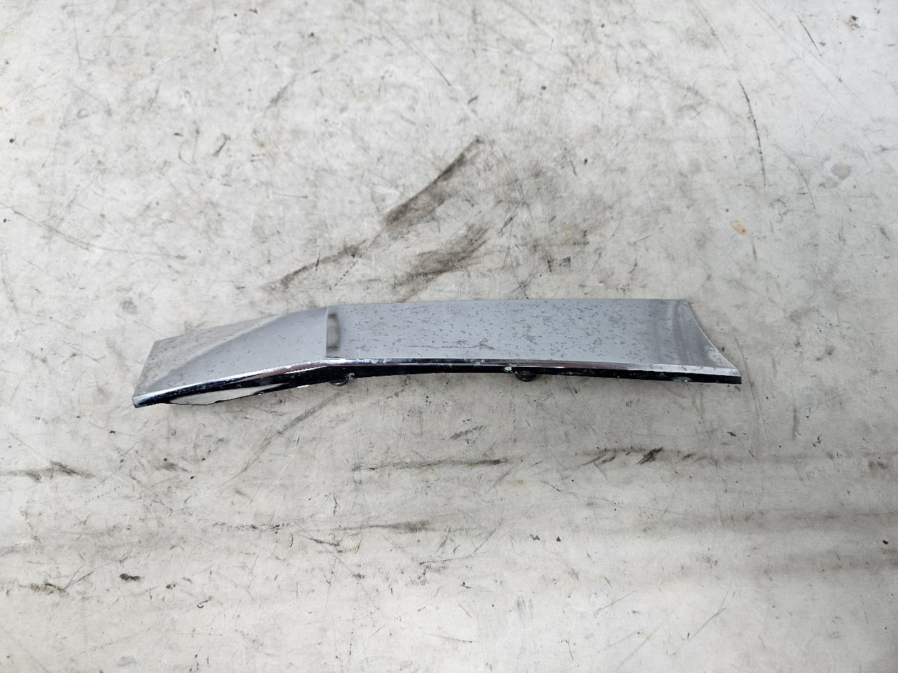 2019 ESCALADE INSERT W/SCREWS NICE CONDITION 32251 - image 1