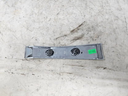 2019 ESCALADE INSERT W/SCREWS NICE CONDITION 32254 - image 2
