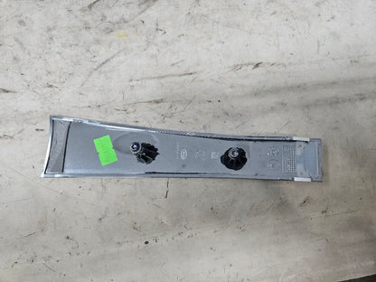 2019 ESCALADE INSERT W/SCREWS NICE CONDITION 32257 - image 5