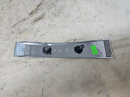 2019 ESCALADE INSERT W/SCREWS NICE CONDITION 32258 - image 5