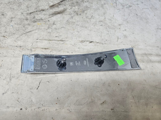 2019 ESCALADE INSERT W/SCREWS NICE CONDITION 32262 - image 2