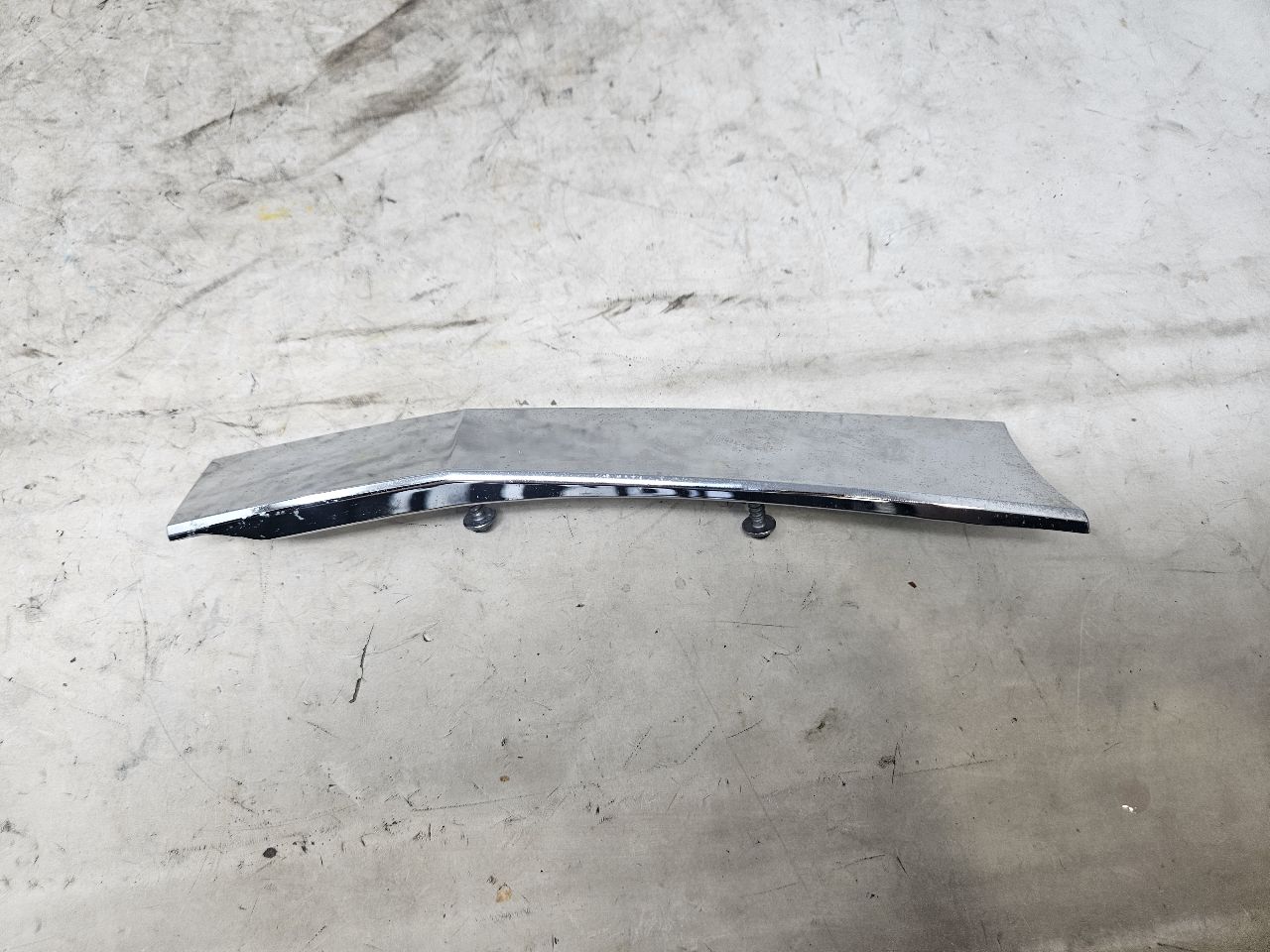2019 ESCALADE INSERT W/SCREWS NICE CONDITION 32262 - image 4