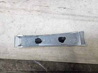 2019 ESCALADE INSERT W/SCREWS NICE CONDITION 32264 - image 4