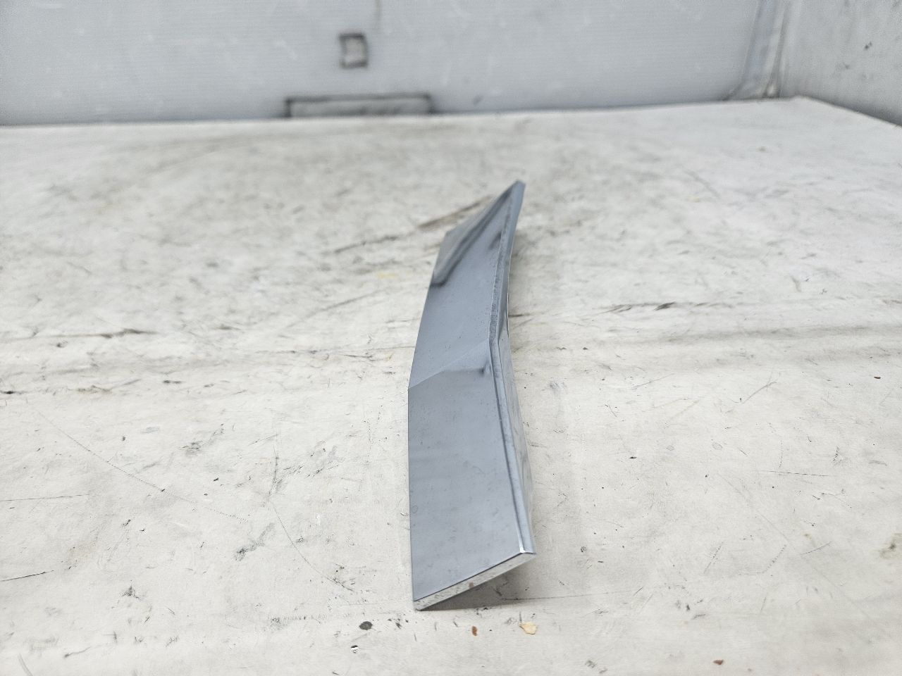 2019 ESCALADE INSERT W/SCREWS NICE CONDITION 32268 - image 3