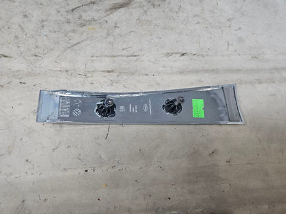 2019 ESCALADE INSERT W/SCREWS NICE CONDITION 32272 - image 3