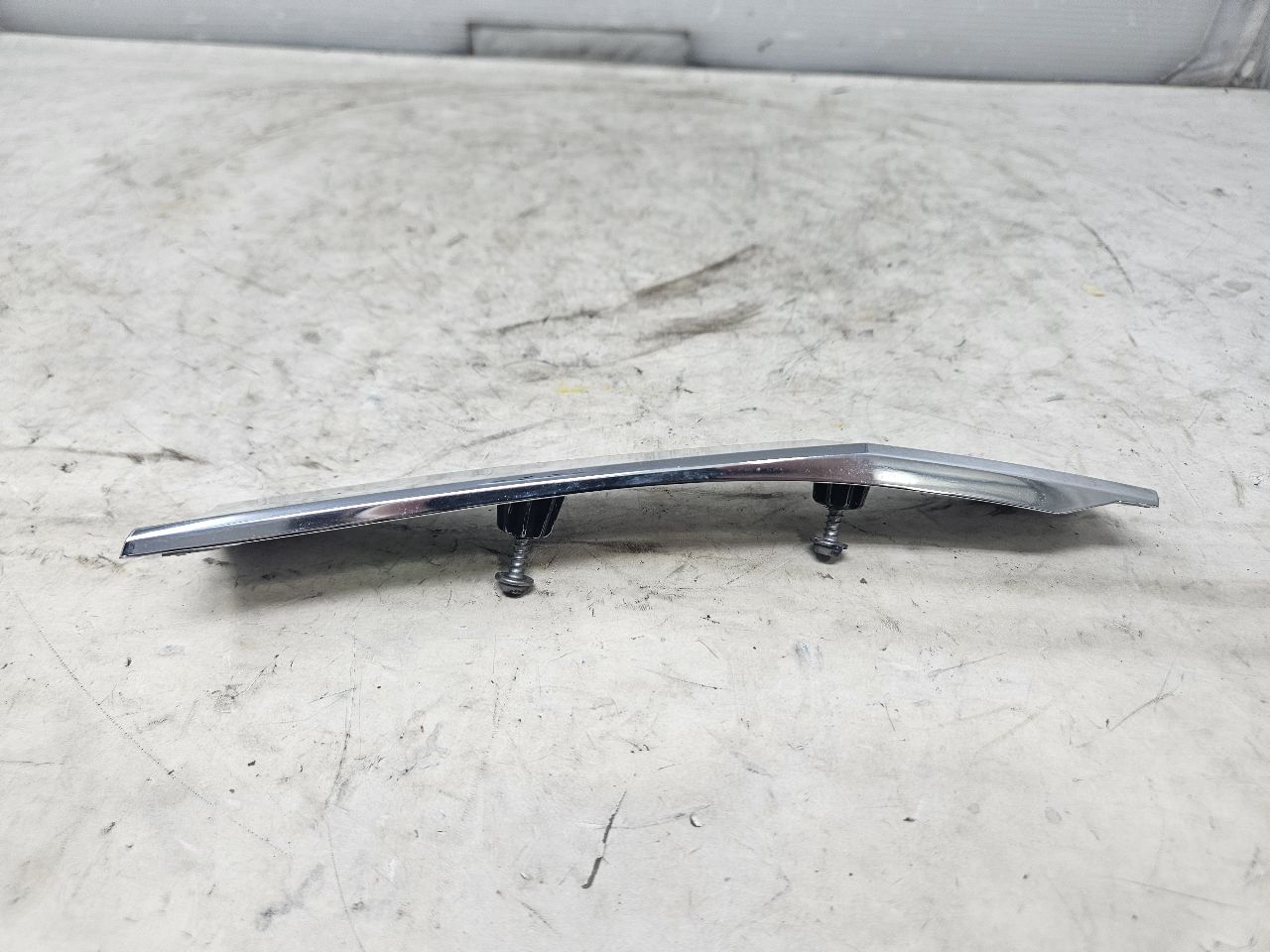 2019 ESCALADE INSERT W/SCREWS NICE CONDITION 32272 - image 6