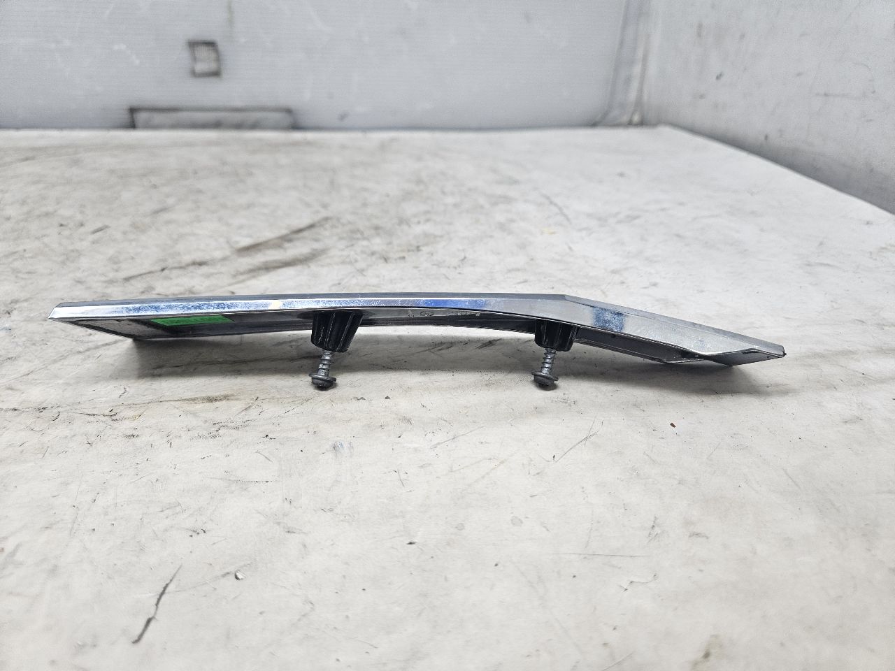 2019 ESCALADE INSERT W/SCREWS NICE CONDITION 32277 - image 5