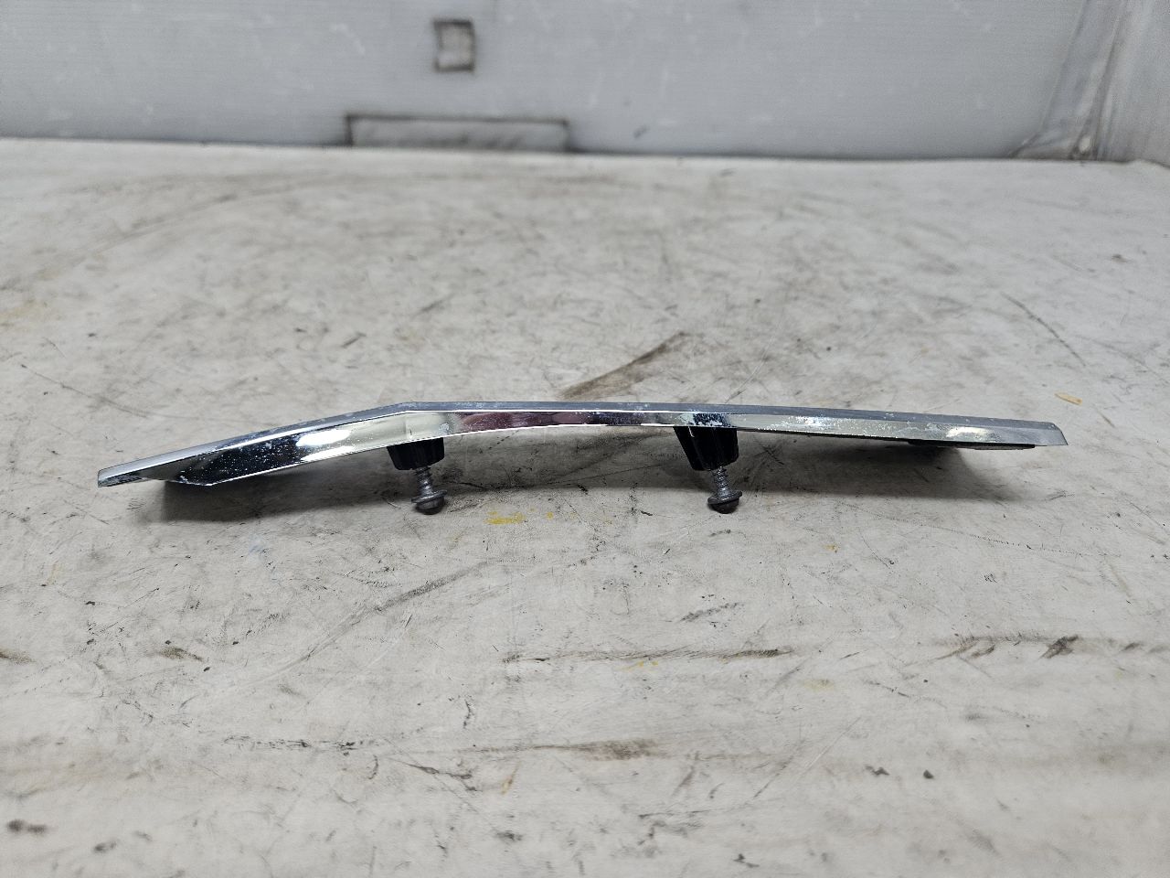 2019 ESCALADE INSERT W/SCREWS NICE CONDITION 32278 - image 6