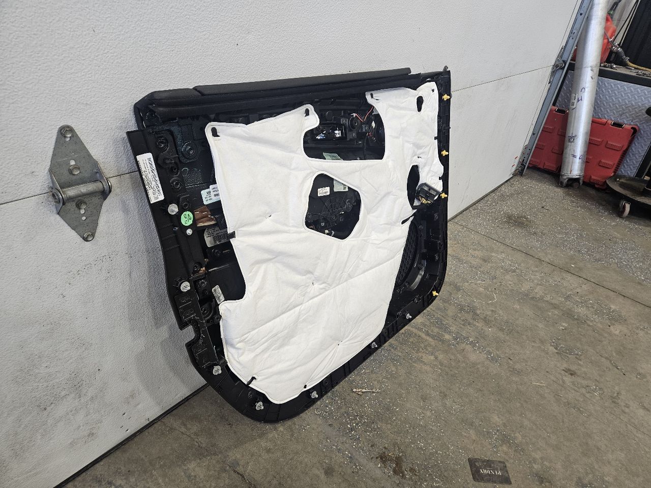 2019 ESCALADE FRONT RH DOOR TRIM PANEL BLACK BROWN 32288 - image 5