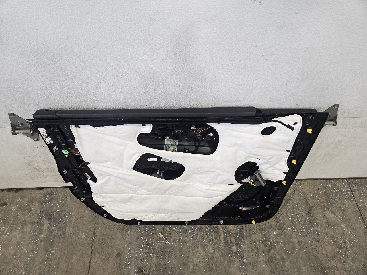 2019 ESCALADE FRONT RH DOOR TRIM PANEL BLACK BROWN 32288 - image 6