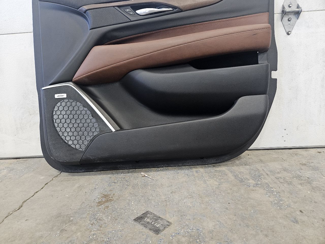 2019 ESCALADE FRONT RH DOOR TRIM PANEL BLACK BROWN 32288 - image 9