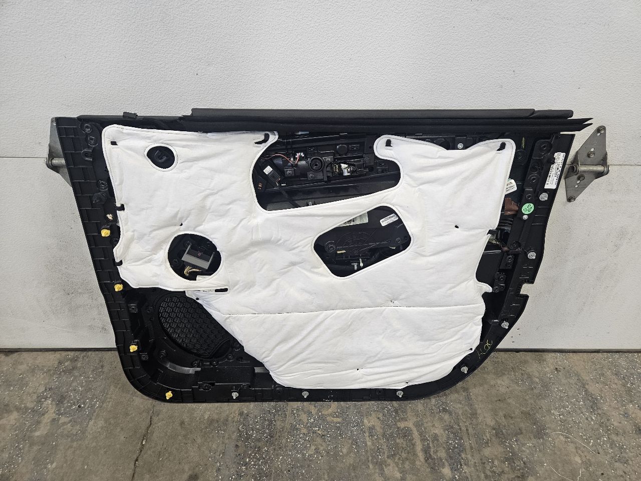 2019 ESCALADE FRONT LH DOOR TRIM PANEL BLACK BROWN 32289 - image 3