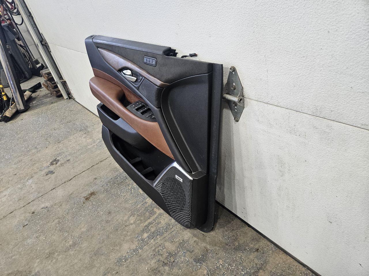2019 ESCALADE FRONT LH DOOR TRIM PANEL BLACK BROWN 32289 - image 9