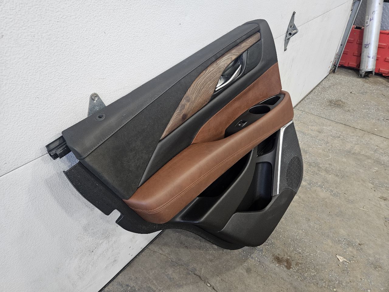 2019 ESCALADE REAR LH DOOR TRIM PANEL BLACK BROWN 32291 - image 7