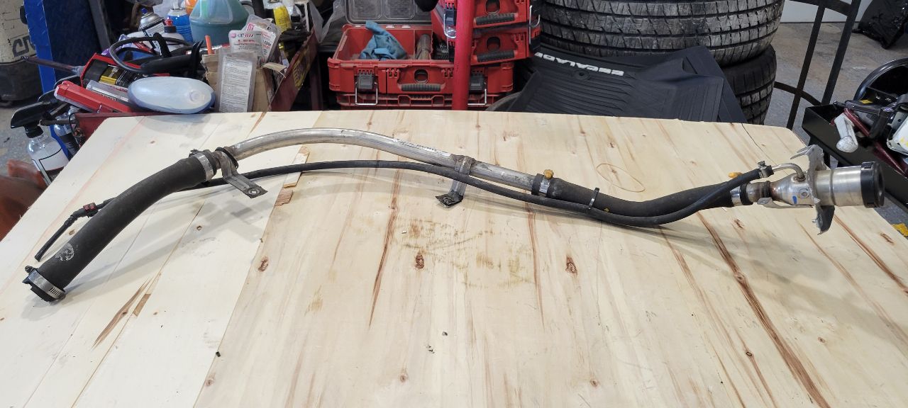 2019 ESCALADE FUEL FILLER NECK ASSEMBLY 84392894 32297 - image 1