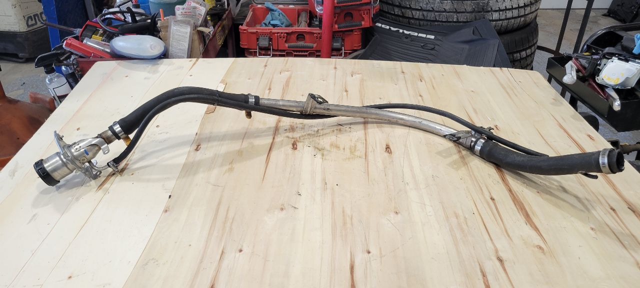 2019 ESCALADE FUEL FILLER NECK ASSEMBLY 84392894 32297 - image 9