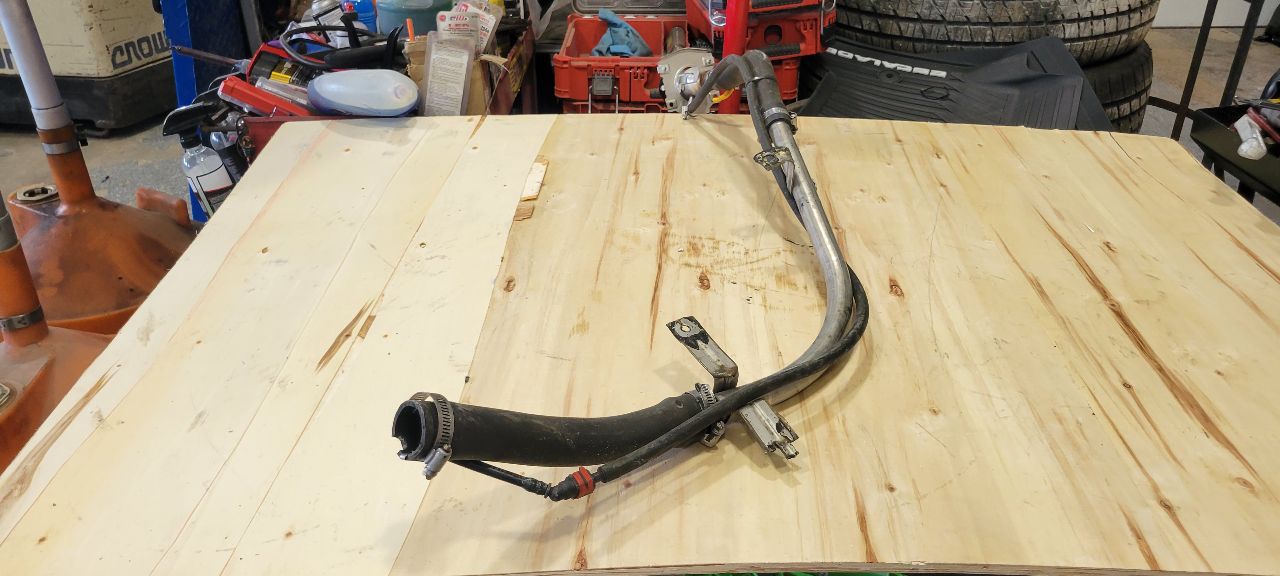 2019 ESCALADE FUEL FILLER NECK ASSEMBLY 84392894 32297 - image 10