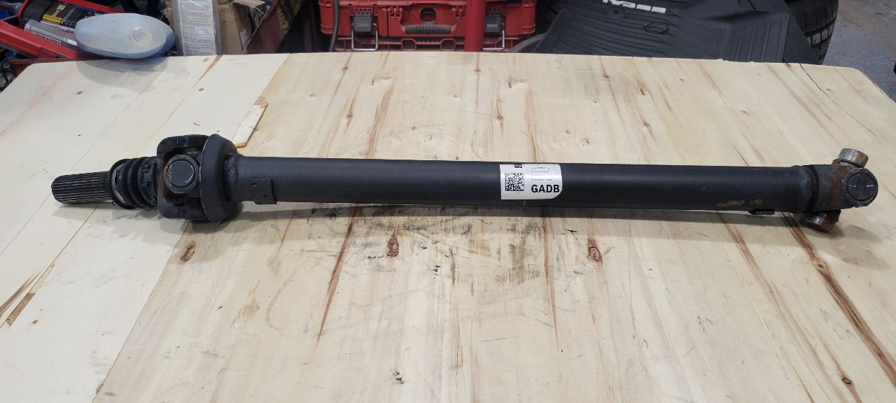 2019 ESCALADE FRONT DRIVESHAFT GADB 22760960 22K 32304 - image 1