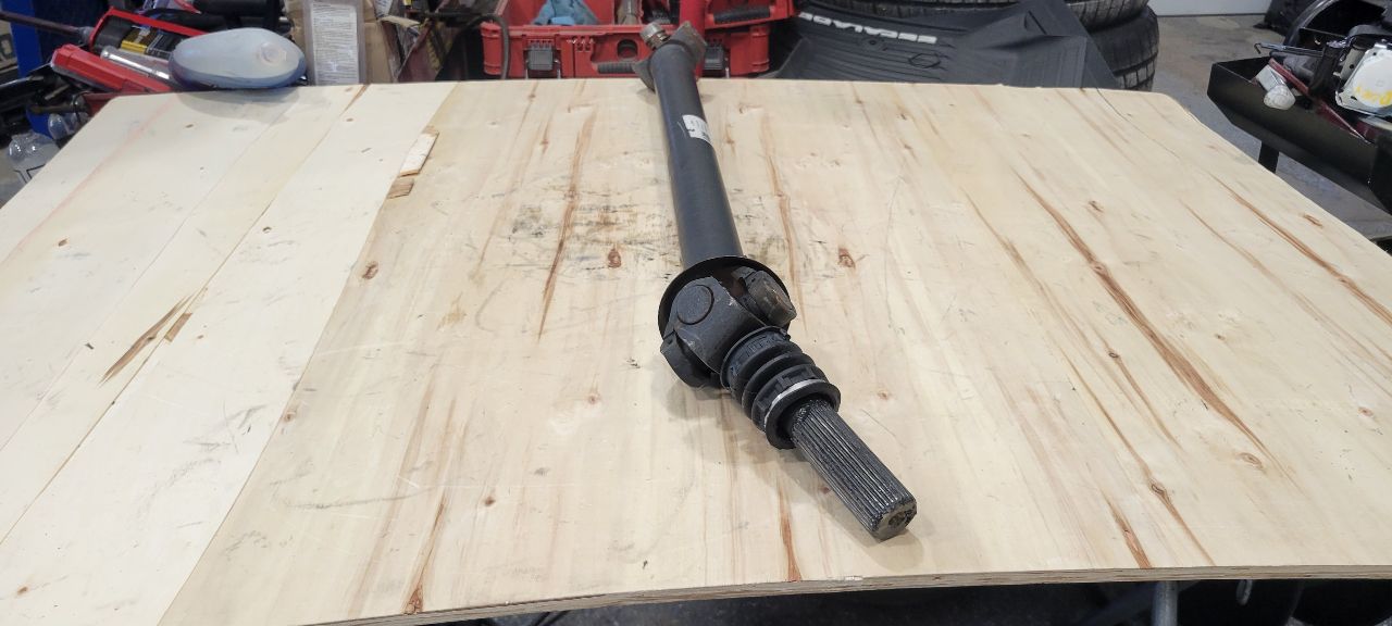 2019 ESCALADE FRONT DRIVESHAFT GADB 22760960 22K 32304 - image 7