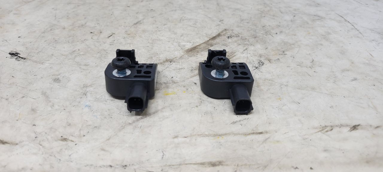 2019 ESCALADE PAIR OF OEM CRASH SENSORS 26671010. 32308 - image 2