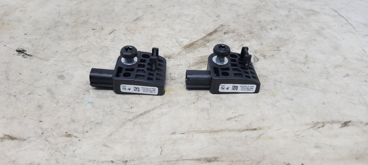 2019 ESCALADE PAIR OF OEM CRASH SENSORS 26671010. 32308 - image 3