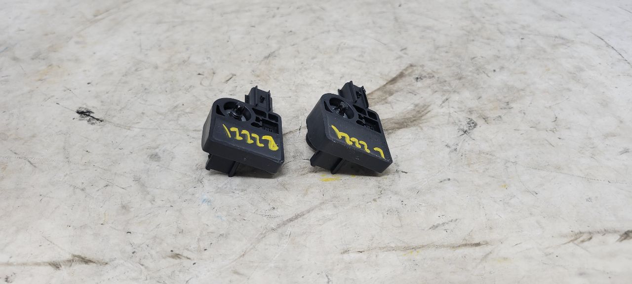 2019 ESCALADE PAIR OF OEM CRASH SENSORS 26671010. 32308 - image 8