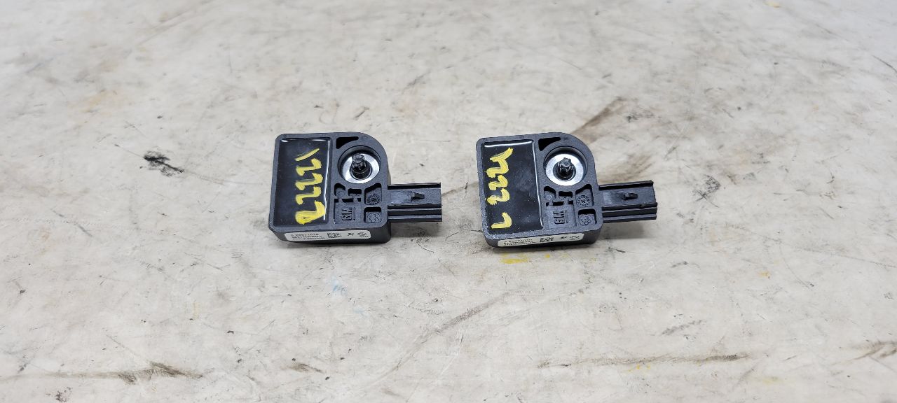 2019 ESCALADE PAIR OF OEM CRASH SENSORS 26671010. 32308 - image 9