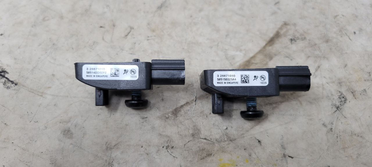 2019 ESCALADE PAIR OF OEM CRASH SENSORS 26671010. 32308 - image 10