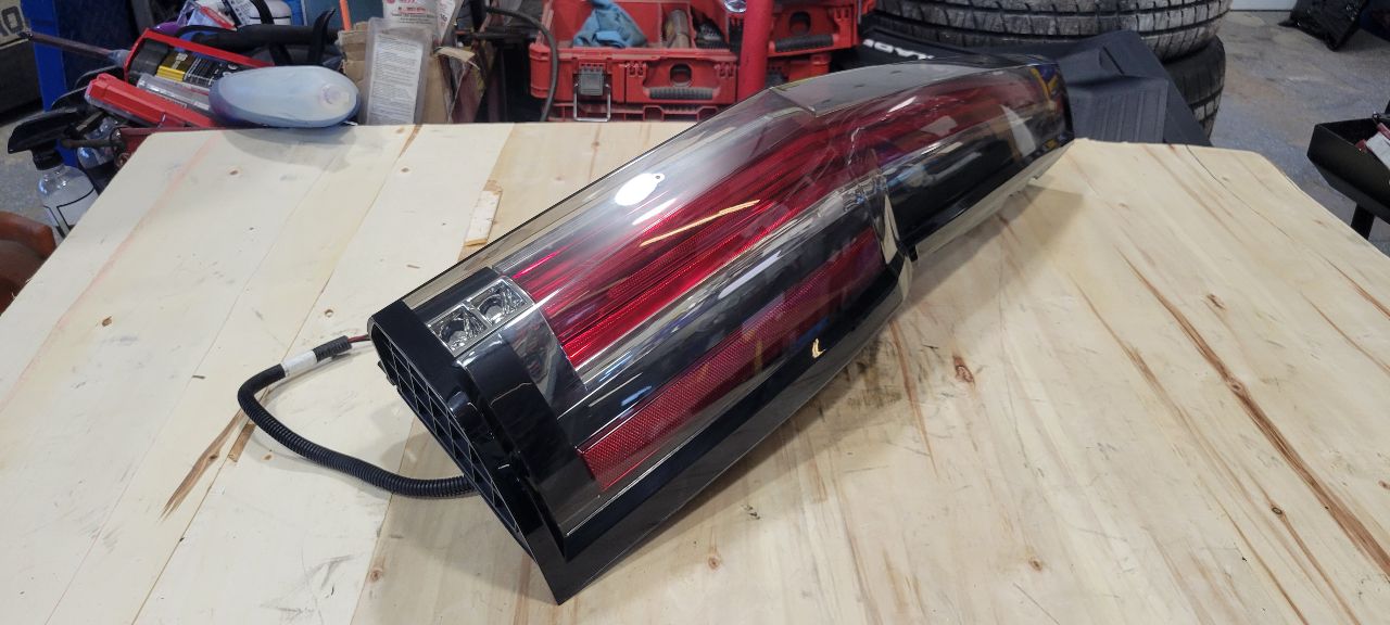 2019 ESCALADE RH TAIL LIGHT TESTED ALL LEDS WORK 32315 - image 3