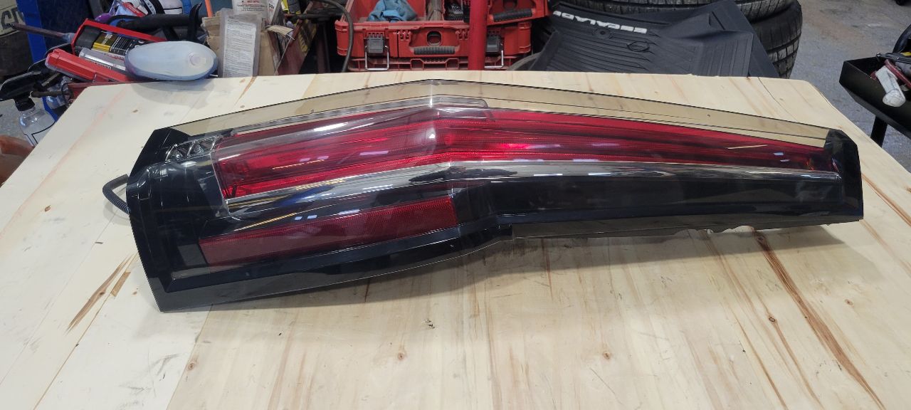 2019 ESCALADE RH TAIL LIGHT TESTED ALL LEDS WORK 32315 - image 4