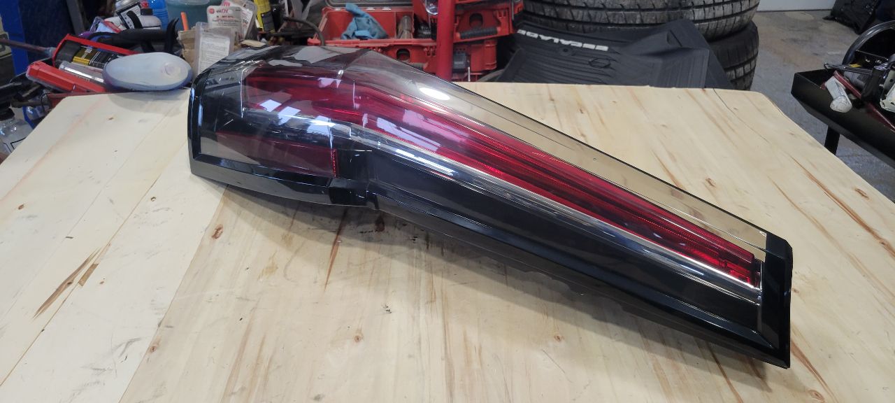 2019 ESCALADE RH TAIL LIGHT TESTED ALL LEDS WORK 32315 - image 5