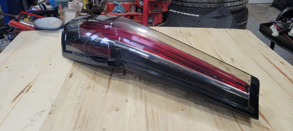 2019 ESCALADE RH TAIL LIGHT TESTED ALL LEDS WORK 32315 - image 5