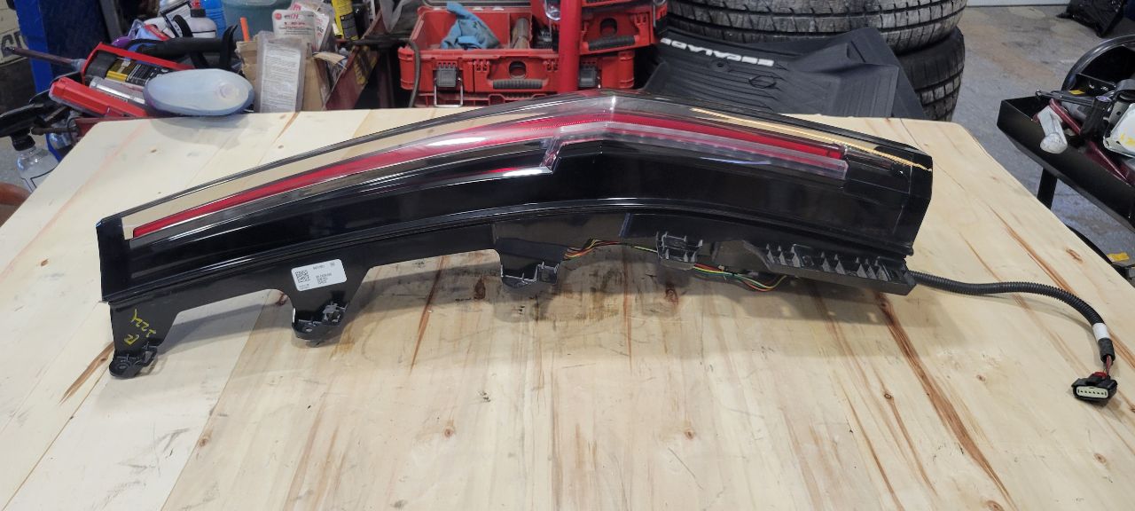 2019 ESCALADE RH TAIL LIGHT TESTED ALL LEDS WORK 32315 - image 8