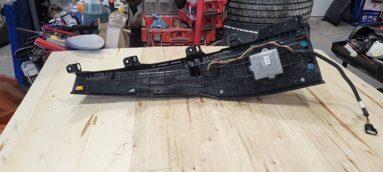 2019 ESCALADE RH TAIL LIGHT TESTED ALL LEDS WORK 32315 - image 10